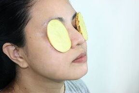 the use of potatoes for the rejuvenation of the eye contour