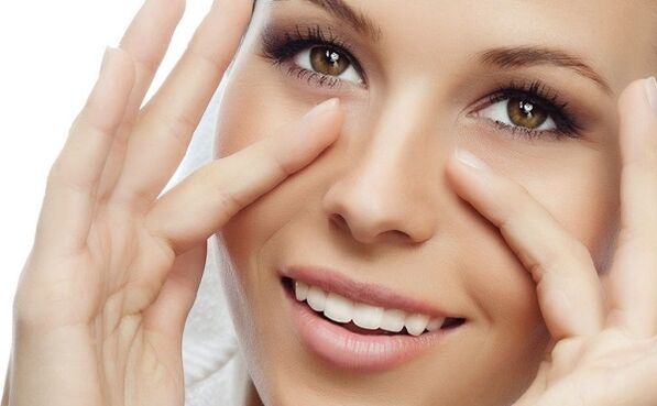 self-massage of the skin around the eyes for rejuvenation