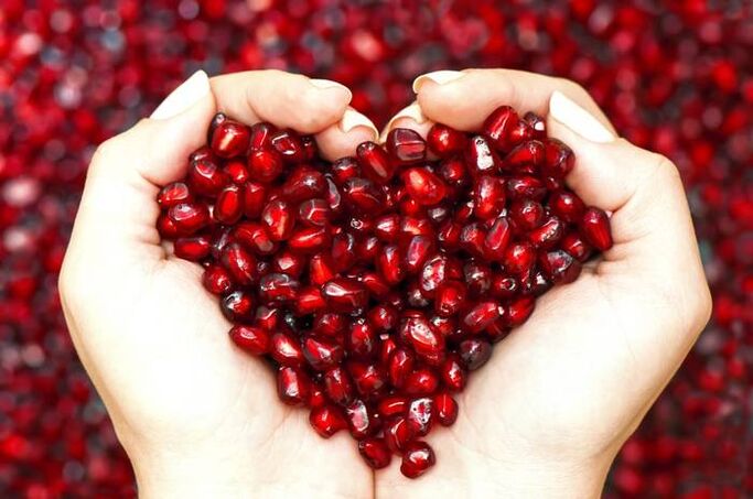 The oil obtained from pomegranate seeds will restore the skin tone of the face and protect against ultraviolet rays. 